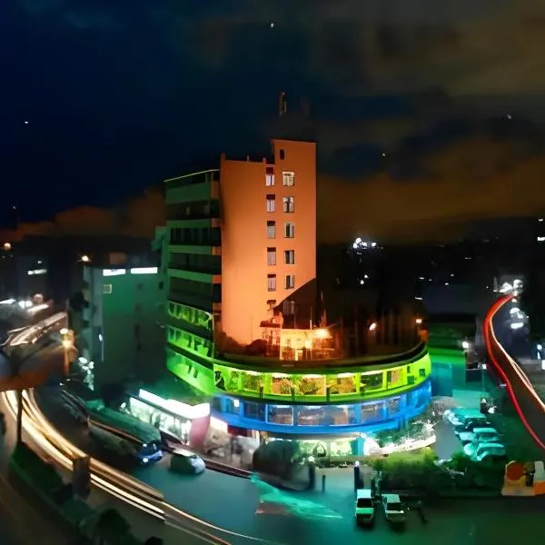 Royal Hotel Khulna Sadar، فندق في Khulna