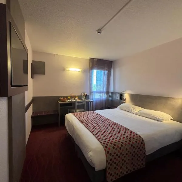 Brit Hotel Les Evens, hôtel à Saint-Saturnin