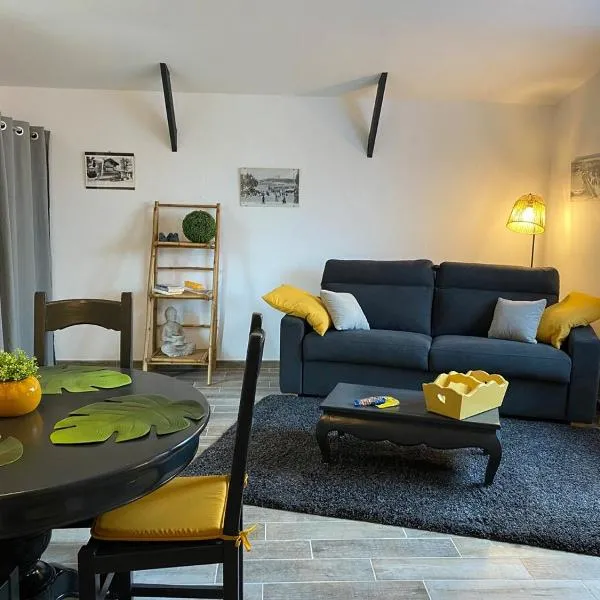 Dépendance cocooning au coeur d'une propriété, hotel i Saint-Laurent-de-Mure