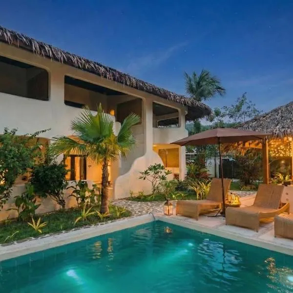 Parrots Boutique Resort, hotel in San Vicente