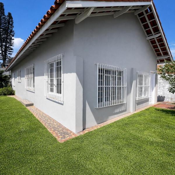 Casa em Ubatuba à 350m da Praia