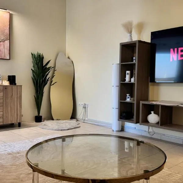 Spacious 2BR Apartment,3 Bathrooms, Near Mall, hotel in Abu Dhabi