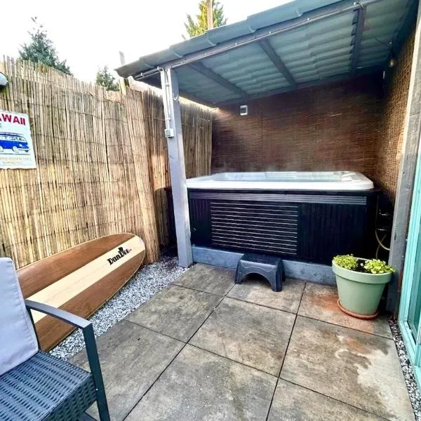 Vijfhuizen에 위치한 호텔 Cozy comfortable house with jacuzzi & private garden near Amsterdam