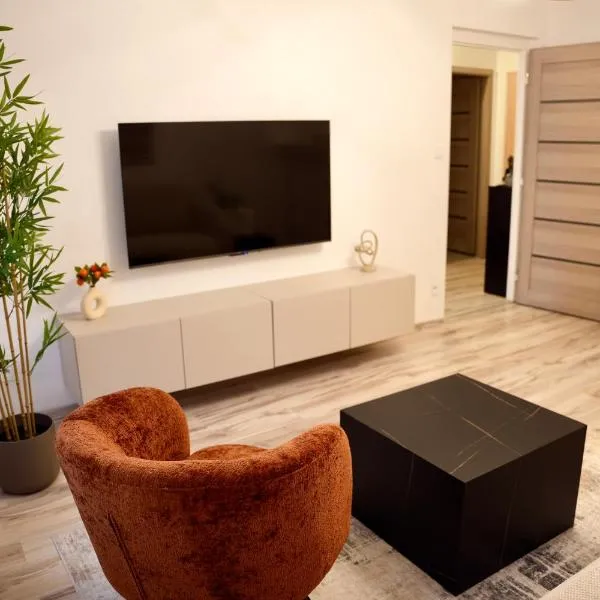 Apartmán Centrum s parkovaním zdarma ZV2, hotel in Zvolen