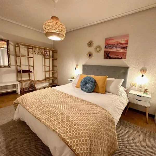 Villa Yoli, céntrico con plaza de garaje, hotelli kohteessa Avilés