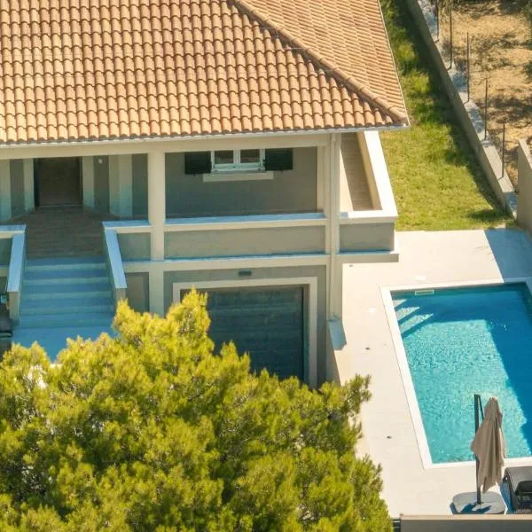Antimo Villas - Alaya Private Villa with Pool, хотел в Lagópodhon
