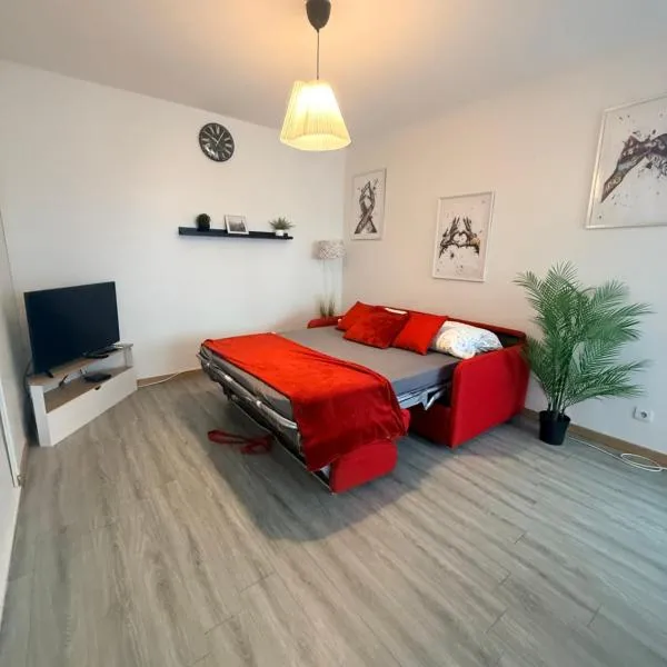 Les Trois koush, hotel in Evry-Courcouronnes