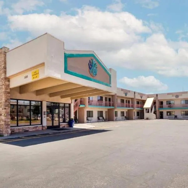 Turquoise Inn & Suites, хотел в Кортес