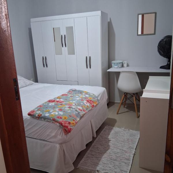 Quarto aconchente em casa na praia do Moçambique - Foto 2