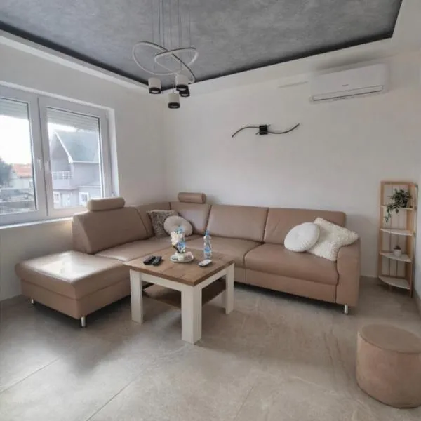 AeroLux Apartments-Surčin, Near Belgrade Airport – hotel w mieście Surčin