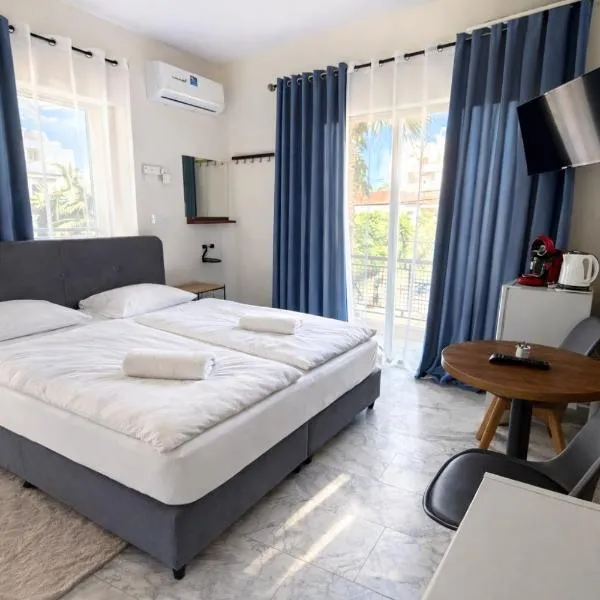 Smart Comfort Deluxe N1 private Balcony Bathroom Beach 250m Marina Port 800m, hotel a Limassol