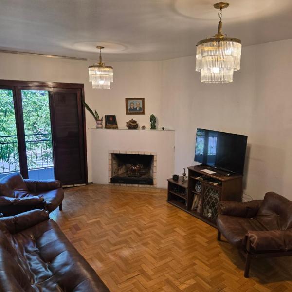 Retro apartment, central, bright and airy