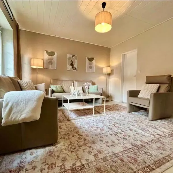 Gästehaus - 2 Bäder, 7 Pers, Parkplatz, Garten, Terrasse, hotel em Kiel