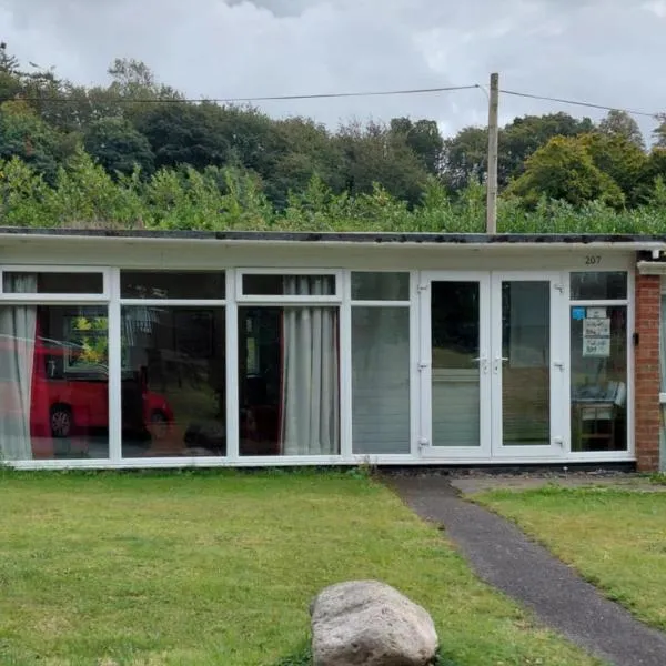 207 Millstream on beautiful wild Glan Gwna Park, hotell i Caeathro