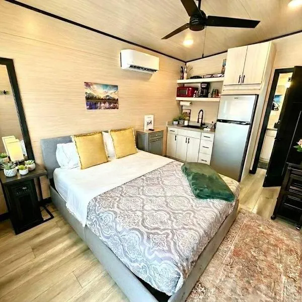 Teeny Teton Home with Panoramic View, hotel em Cache