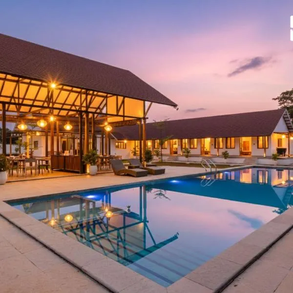 StayVista at Impiana with Jacuzzi, Pet-friendly, WiFi، فندق في كارجات