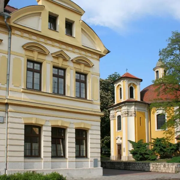 Hotel Casanova, hotel in Mariánské Radčice