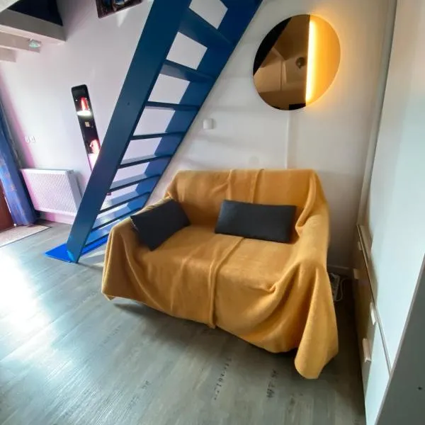 Studio cosy chambre mansardee Monnet-Mermoz Tram Métro 15 mnParis, hotel a Rungis