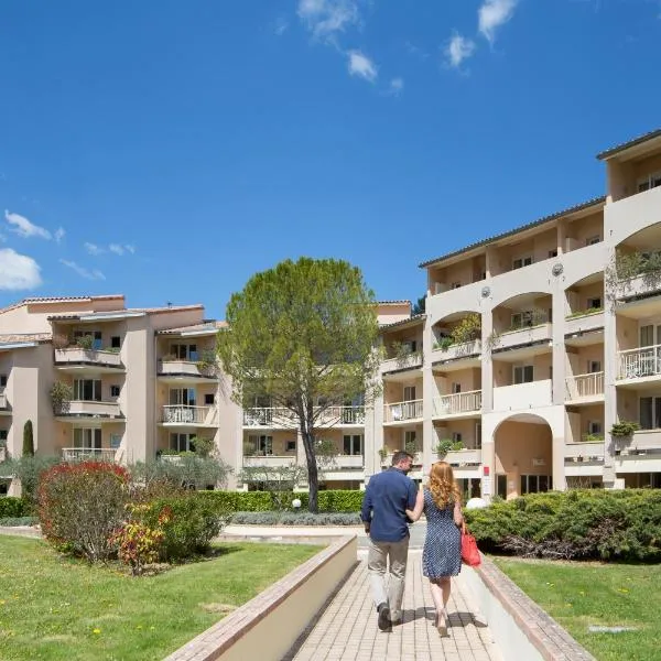 Résidence les Grands Pins, hotel v destinaci Gréoux-les-Bains