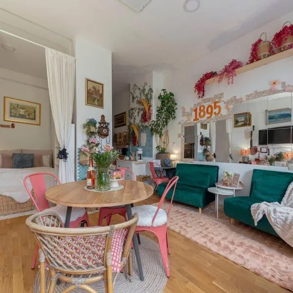 Casa 1895 , Boutique Stay in a Historic Townhouse near the Beer Fountain, hotel u gradu Žalec
