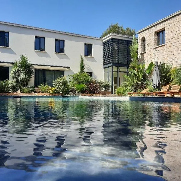 Hôtel Particulier Cassis - HPC Suites Cassis Centre - Parking Securisé & Piscine Chauffée, hotel u gradu Kasis