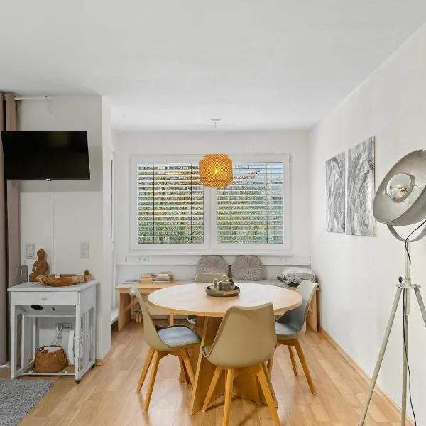 Studio near Altstadt /w Workspace, Feng-Shui & Art, hotel in Würzburg