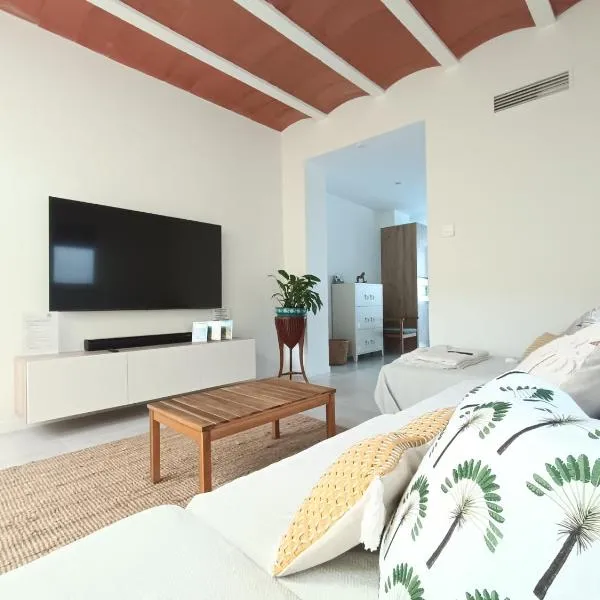 La Llar de la Font, hotel i Barraca de Aguas Vivas