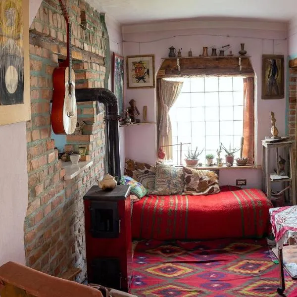 At Home Hostel, hotel a Korçë