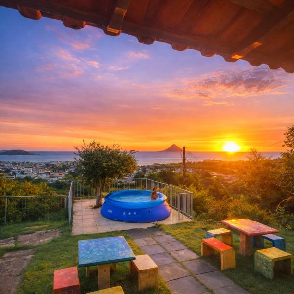 Casarão vista infinita mar com piscina e ar