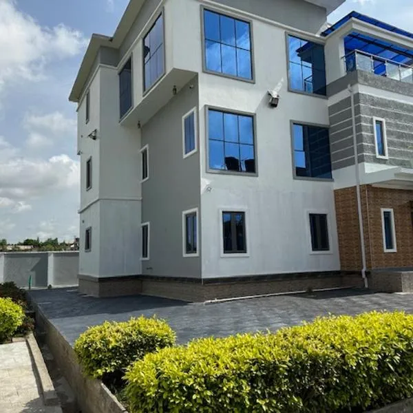 Townhouse Lodge, hotel v Akure