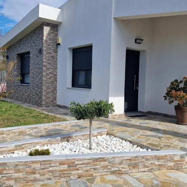 Villa Sofia, hotel u gradu Kalivia Poligirou