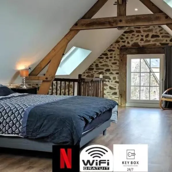 La petite maison en pierre - classé 3 étoiles, hotel en Mayenne