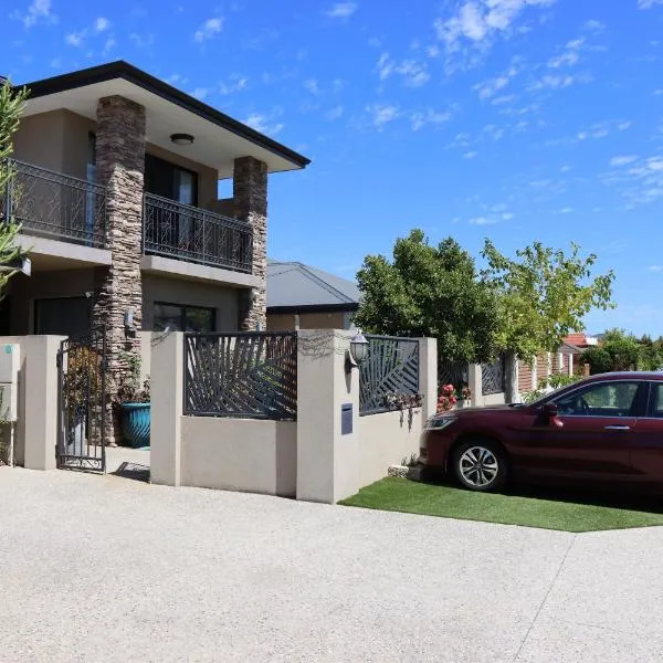 Midby's Elegant Guesthouse โรงแรมในเพิร์ท