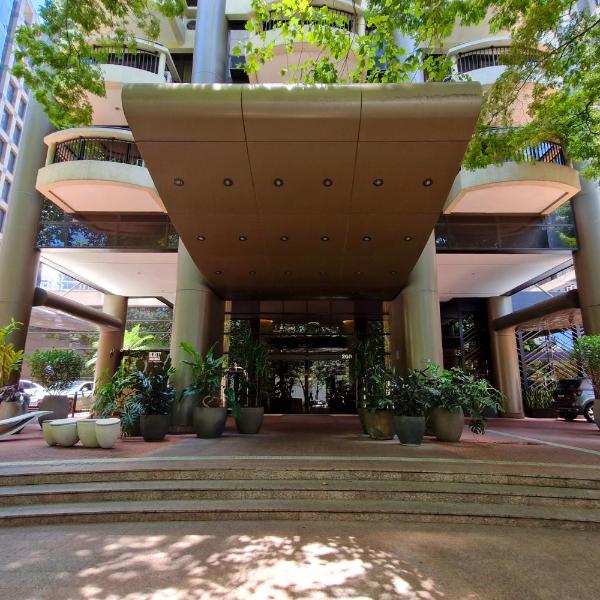 Apto em hotel 5*, varanda, 1 vaga, Itaim, SP