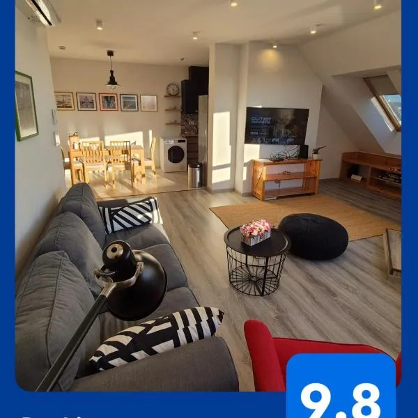 Jókai Corner Apartment โรงแรมในเดเบรตเซน