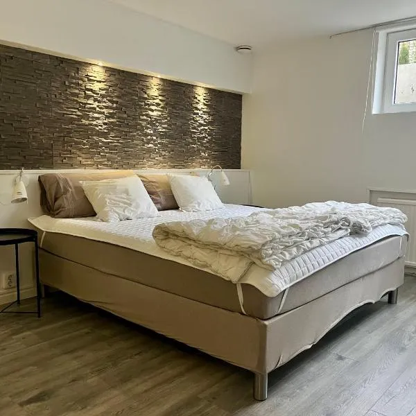 Stenkällan - express bus number 5, khách sạn ở Malmö