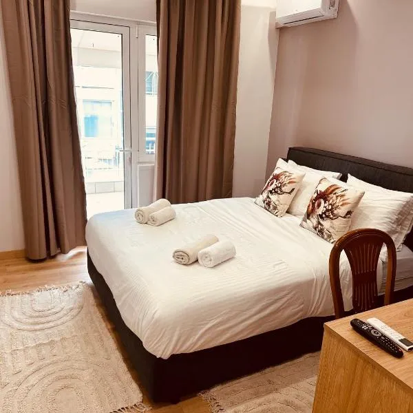 Brown Balcony Suite No 1, Piraeus Port, отель в Пирее