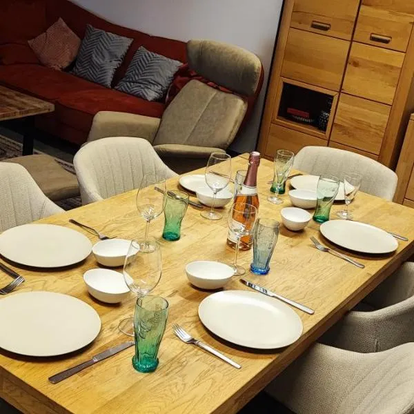 Ferienwohnung - Loft - mit 123qm bei Würzburg mit eigenen gratis Parkplatz Terasse Grill WLAN - nur Einzelbetten, хотел в Вайтсхьоххайм