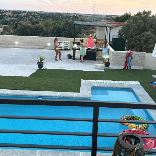 Pádel y Brasas - Rural con Piscina, готель у місті Méntrida