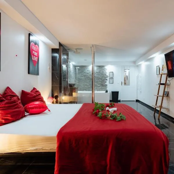 Le Qube Romantique by Prestige Home Living - sauna & balnéo 2 places - Montdidier, hotell sihtkohas Montdidier