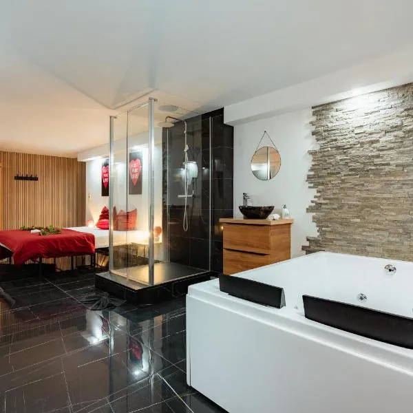 Le Qube Romantique by Prestige Home Living - sauna & balnéo 2 places - Montdidier, hotel en Montdidier