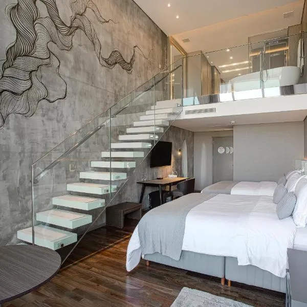 Suryaa Hotel Pinhais, Curio Collection by Hilton, hotel u gradu Pinhais