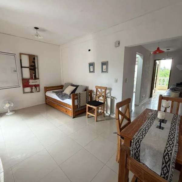 Renacer -descanso ideal a minutos del aeropuerto-, Hotel in Monte Grande