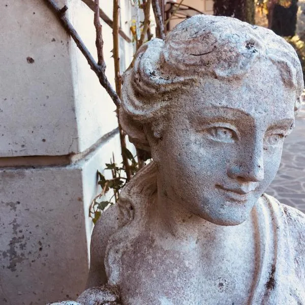 Villa Varenna, отель в Варенне