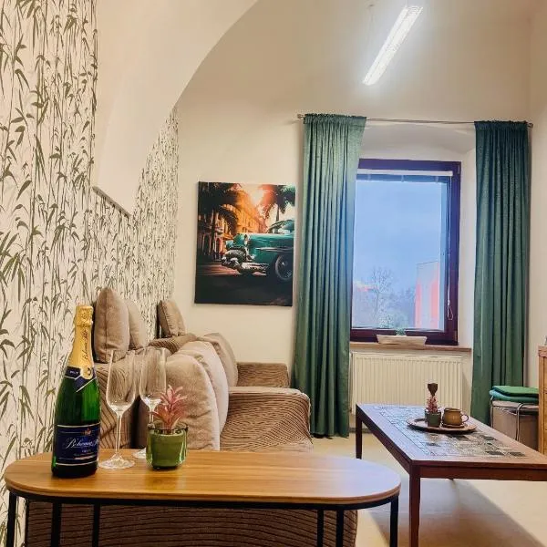 Apartmán HUGO、ヤロムニェルジのホテル