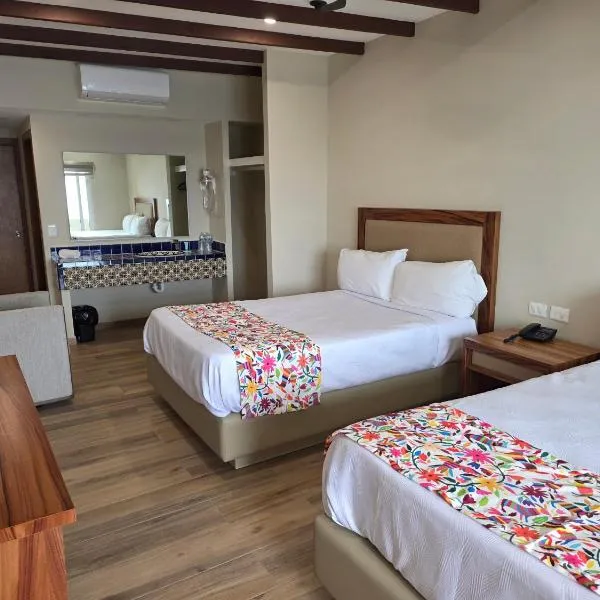 Dmytri's Original La Fonda Restaurant & Hotel, hotel em La Fonda