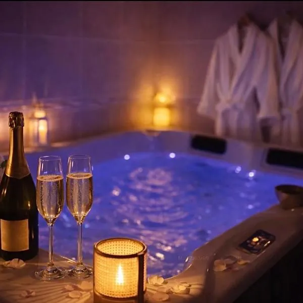 Grande maison romantique avec jacuzzi intérieur & parking, à 1h30 de Paris, готель у місті Montbouy