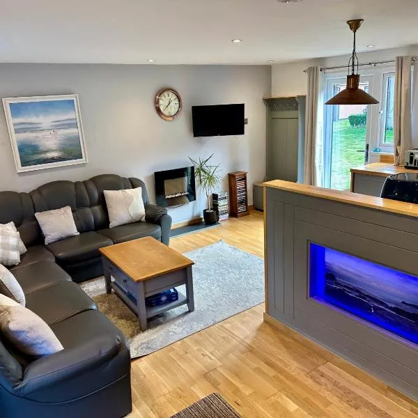 Luxury Modern Costal Escape & Pool, מלון בהיילה