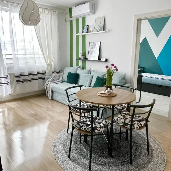 Sunny View 2BR Apartment with Terrace - near VIVO and Amethyst, готель у місті Флорешть