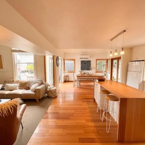 Best Location in Hobart! Luxury 4 bedroom with stunning views, hotel in Hobart